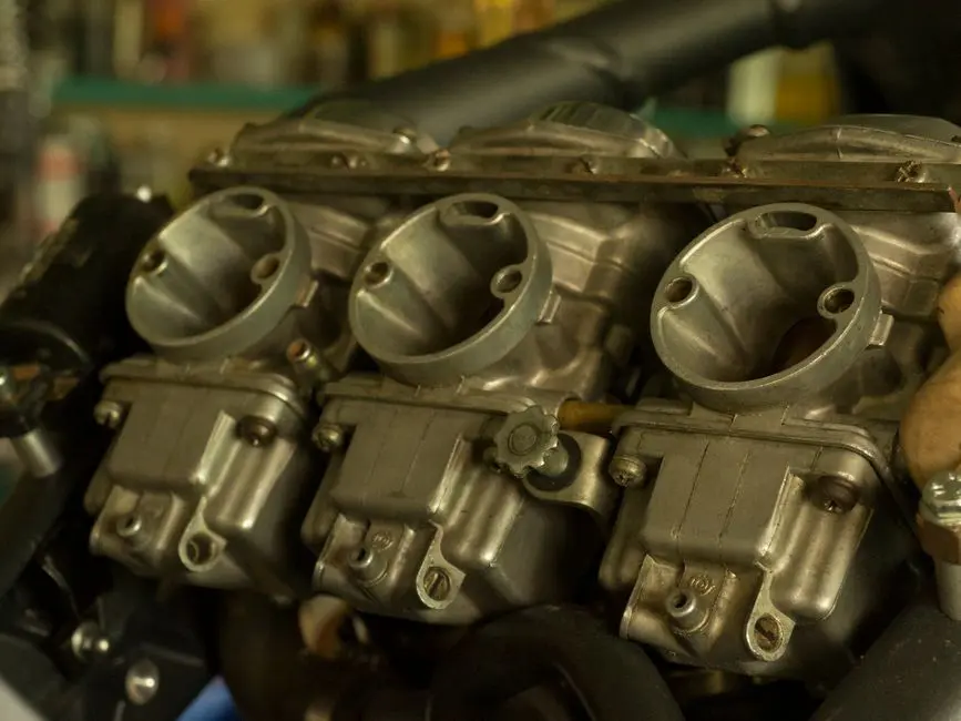 Conversion carburateur Z750 en injection : guide 2026